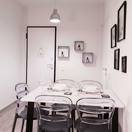 Beautiful Brand New Apartment Seaside Атина Екстериор снимка