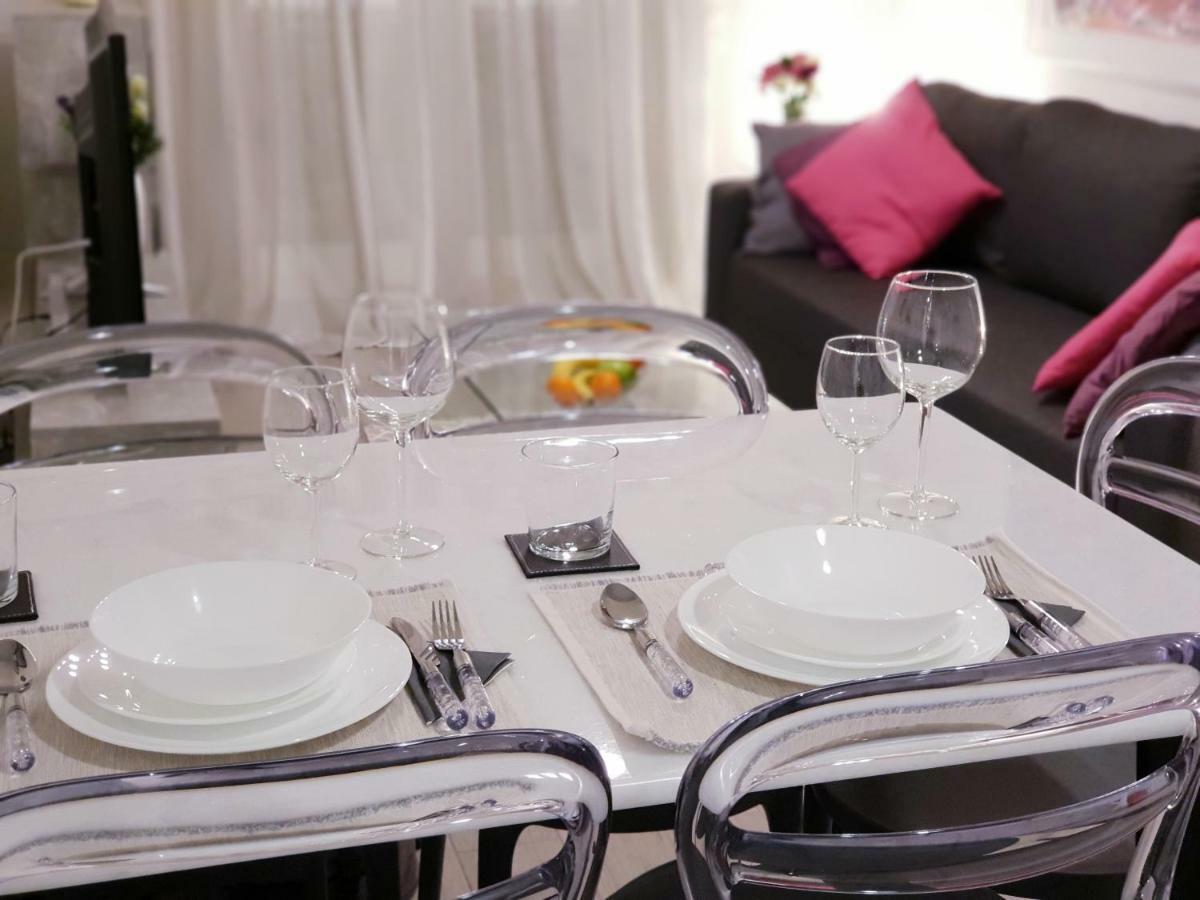 Beautiful Brand New Apartment Seaside Атина Екстериор снимка