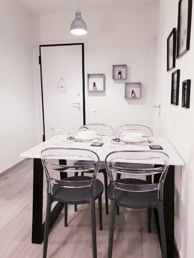 Beautiful Brand New Apartment Seaside Атина Екстериор снимка