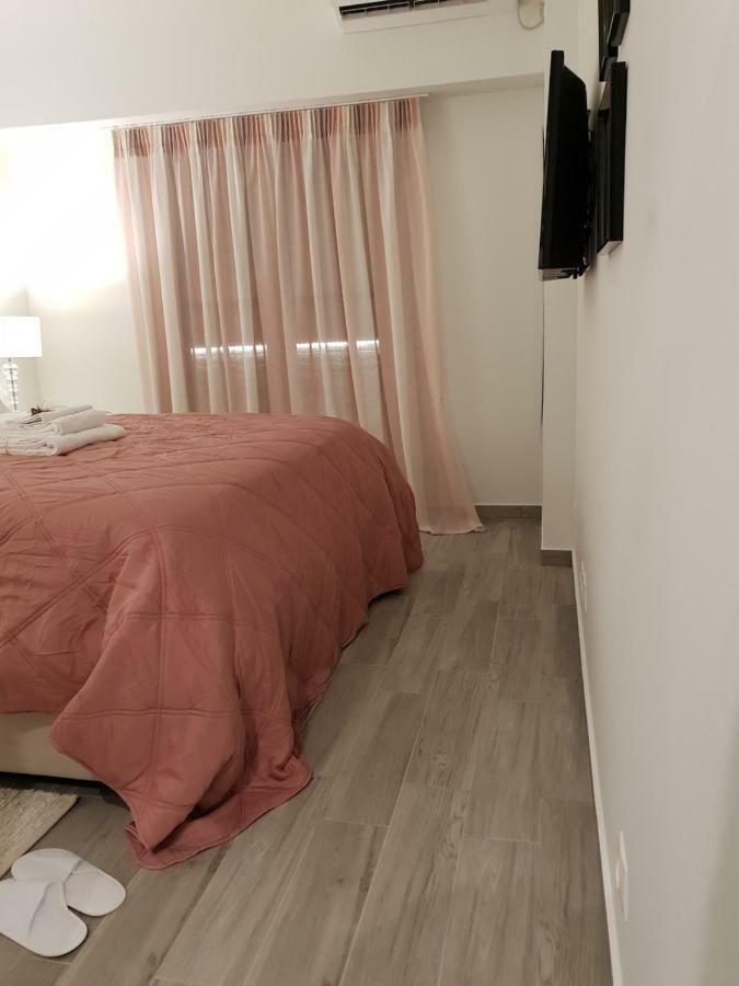 Beautiful Brand New Apartment Seaside Атина Екстериор снимка