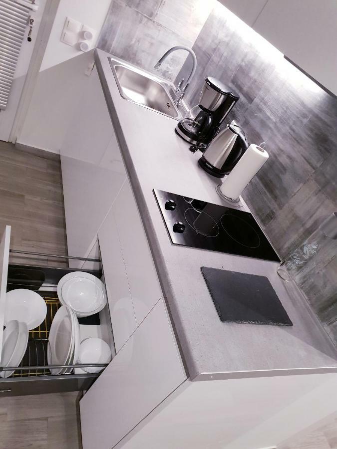 Beautiful Brand New Apartment Seaside Атина Екстериор снимка