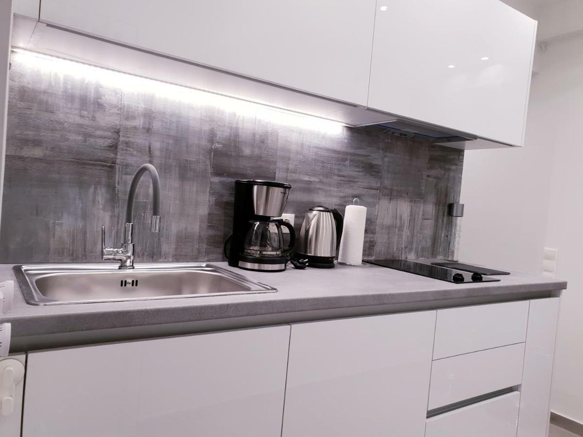 Beautiful Brand New Apartment Seaside Атина Екстериор снимка
