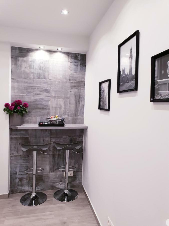 Beautiful Brand New Apartment Seaside Атина Екстериор снимка
