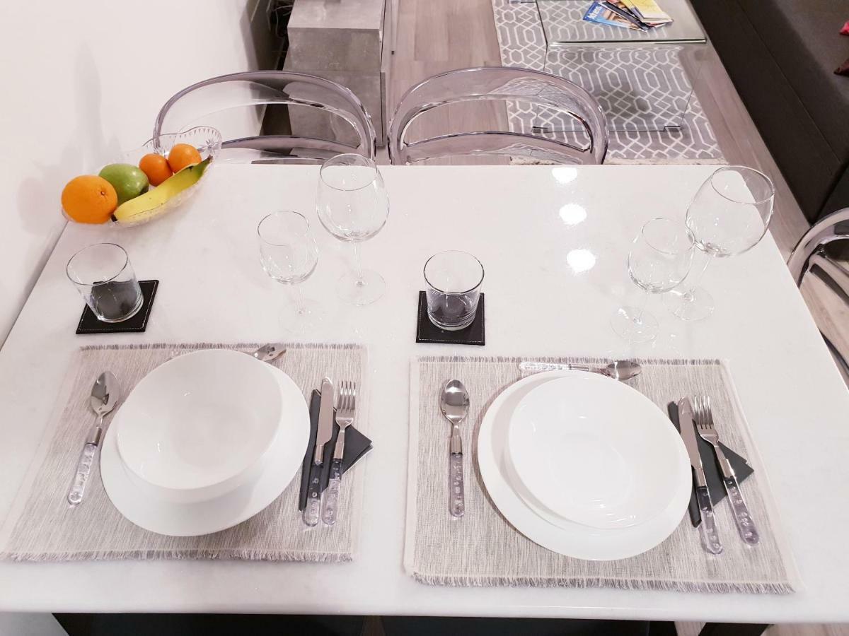 Beautiful Brand New Apartment Seaside Атина Екстериор снимка